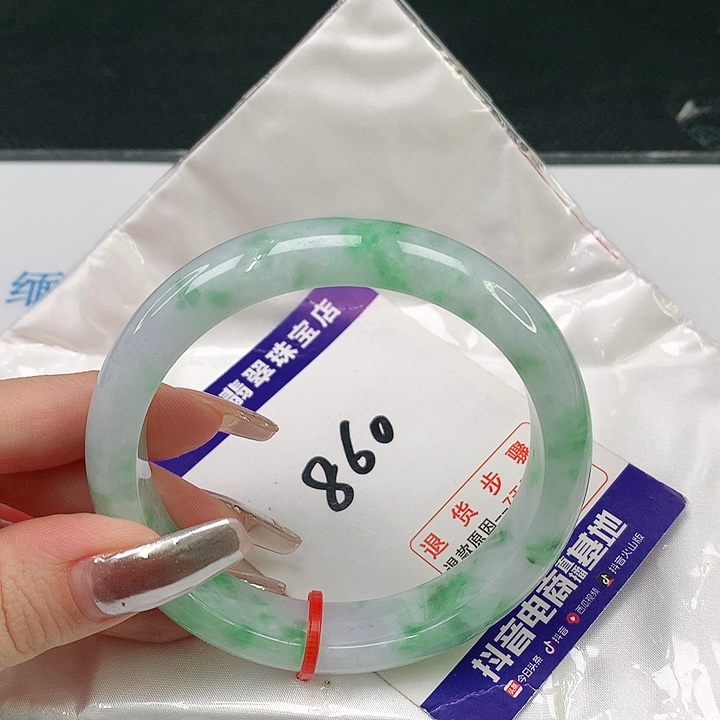 翡翠手镯未镶嵌翡翠手镯