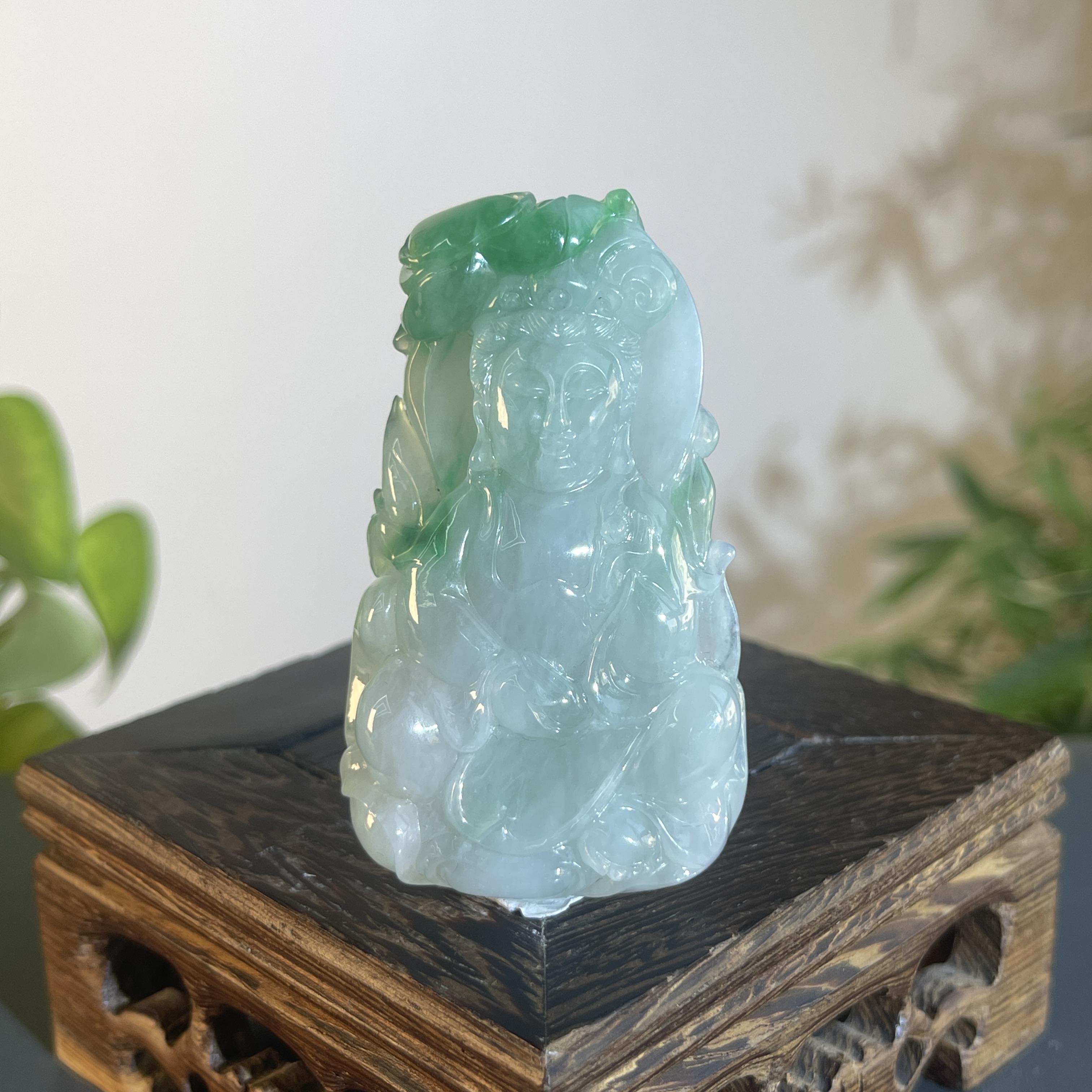 JXA24-130 天然翡翠缅甸A货 持莲观音