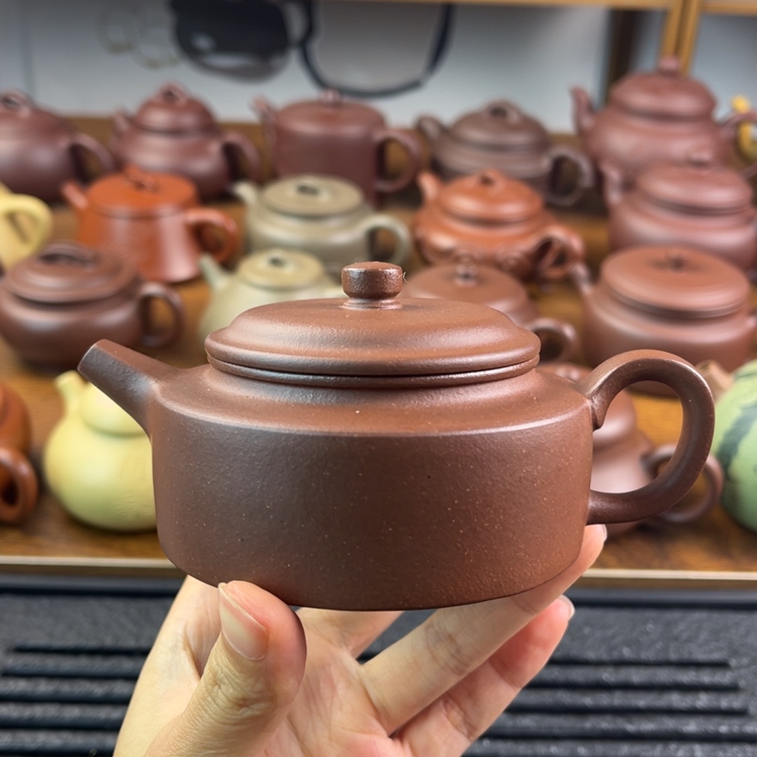 紫砂茶壶手工制作工艺精湛