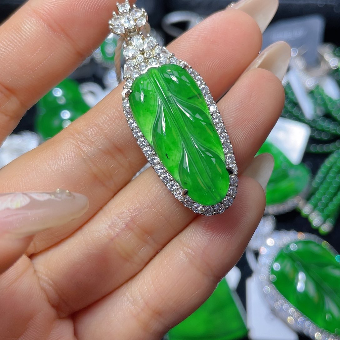 翡翠颈饰银S925镶嵌翡翠