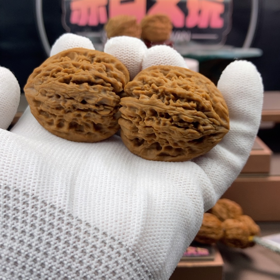 文玩核桃把件正正正高炮38.2.38.2.42.0.40克单克一样