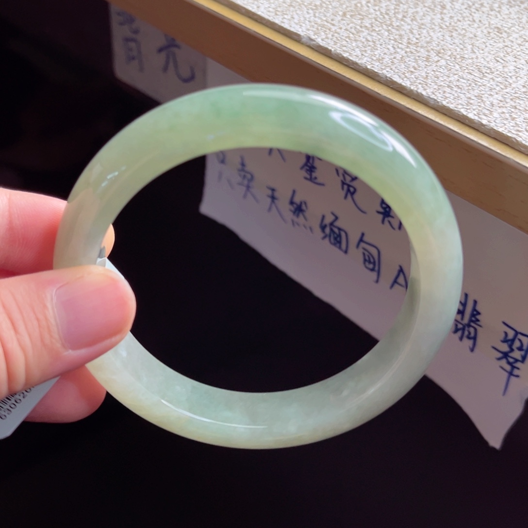 翡翠手镯未镶嵌手镯