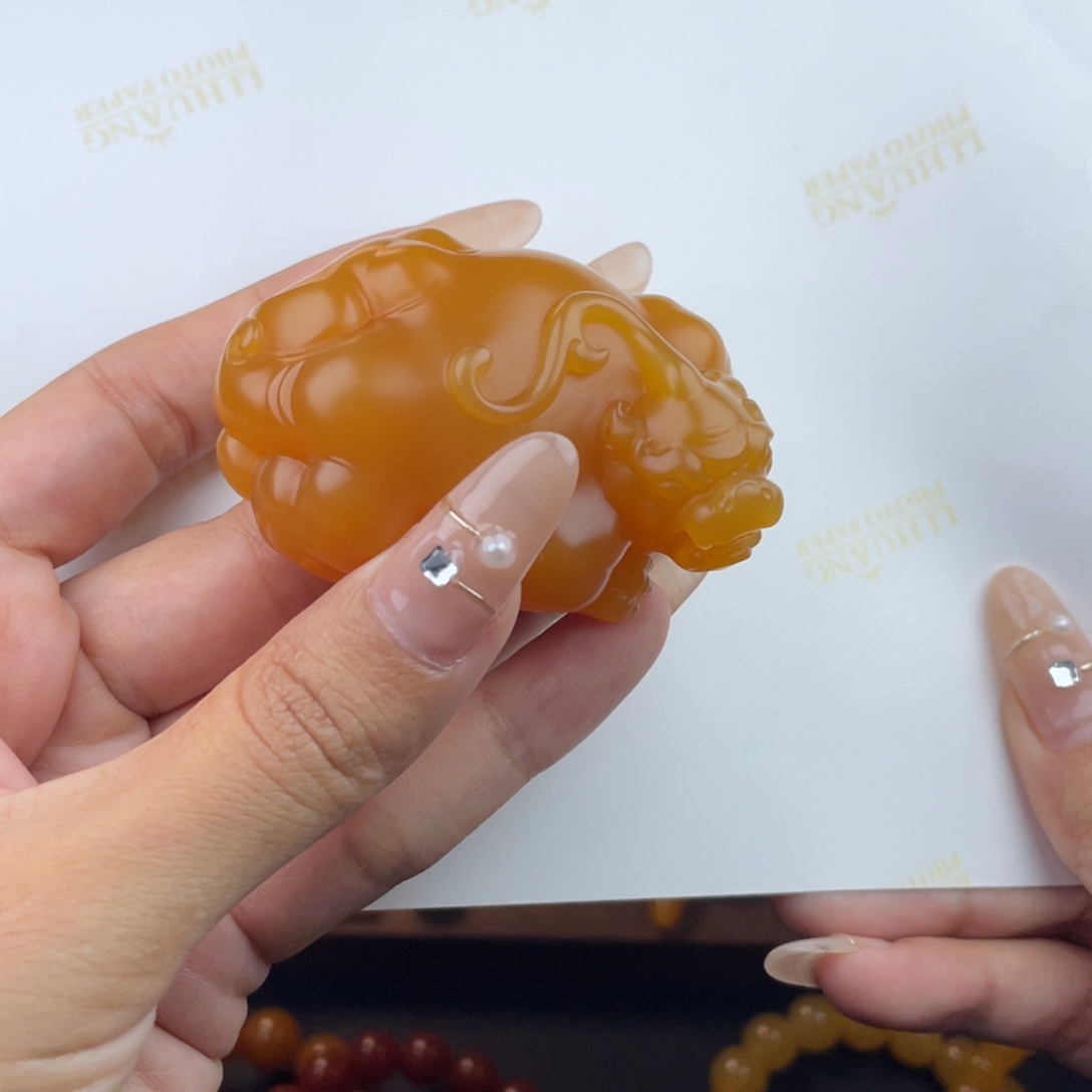 佟***石英质玉（缅黄）未镶嵌颈饰