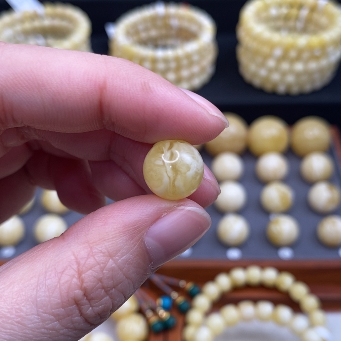 赵***z蜜蜡未镶嵌珠宝奇石