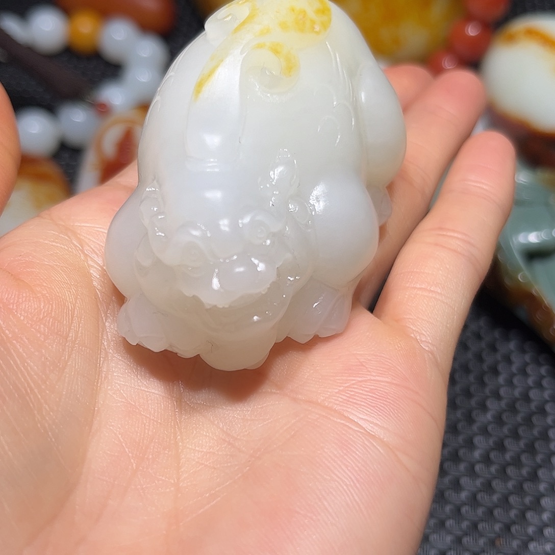 白***语和田玉未镶嵌颈饰