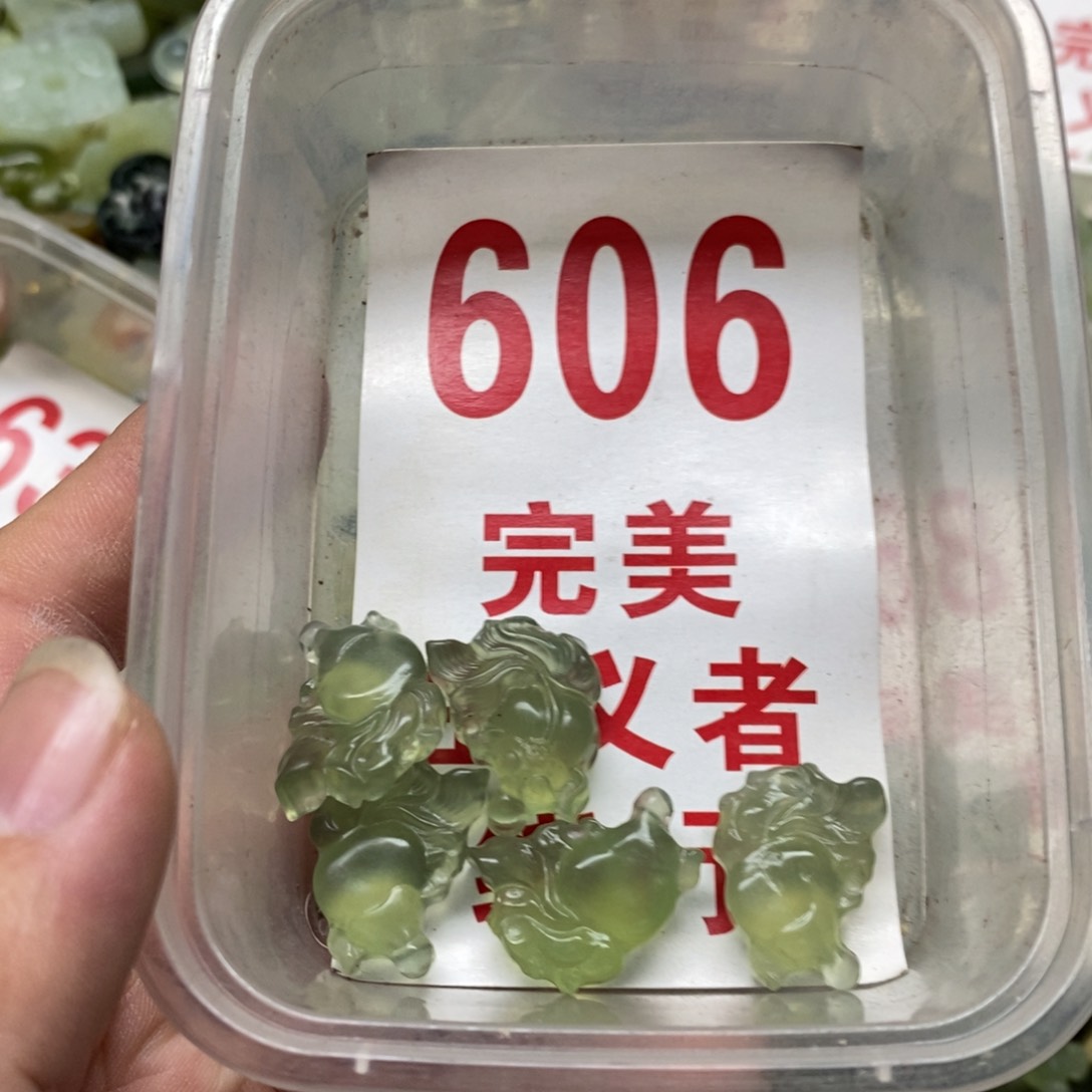 蛇纹石玉吊坠足银镀金镶嵌