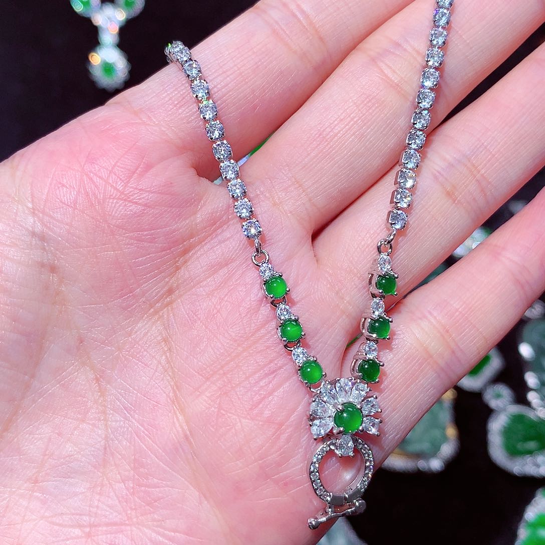 【闪购商品】翡翠吊坠(不含链)未镶嵌