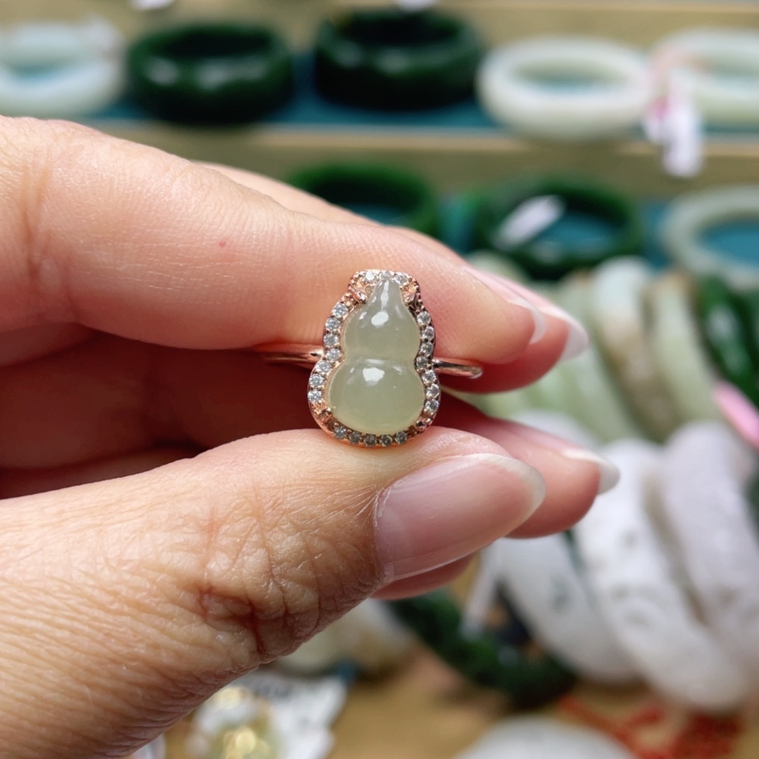 未镶嵌戒指和田玉