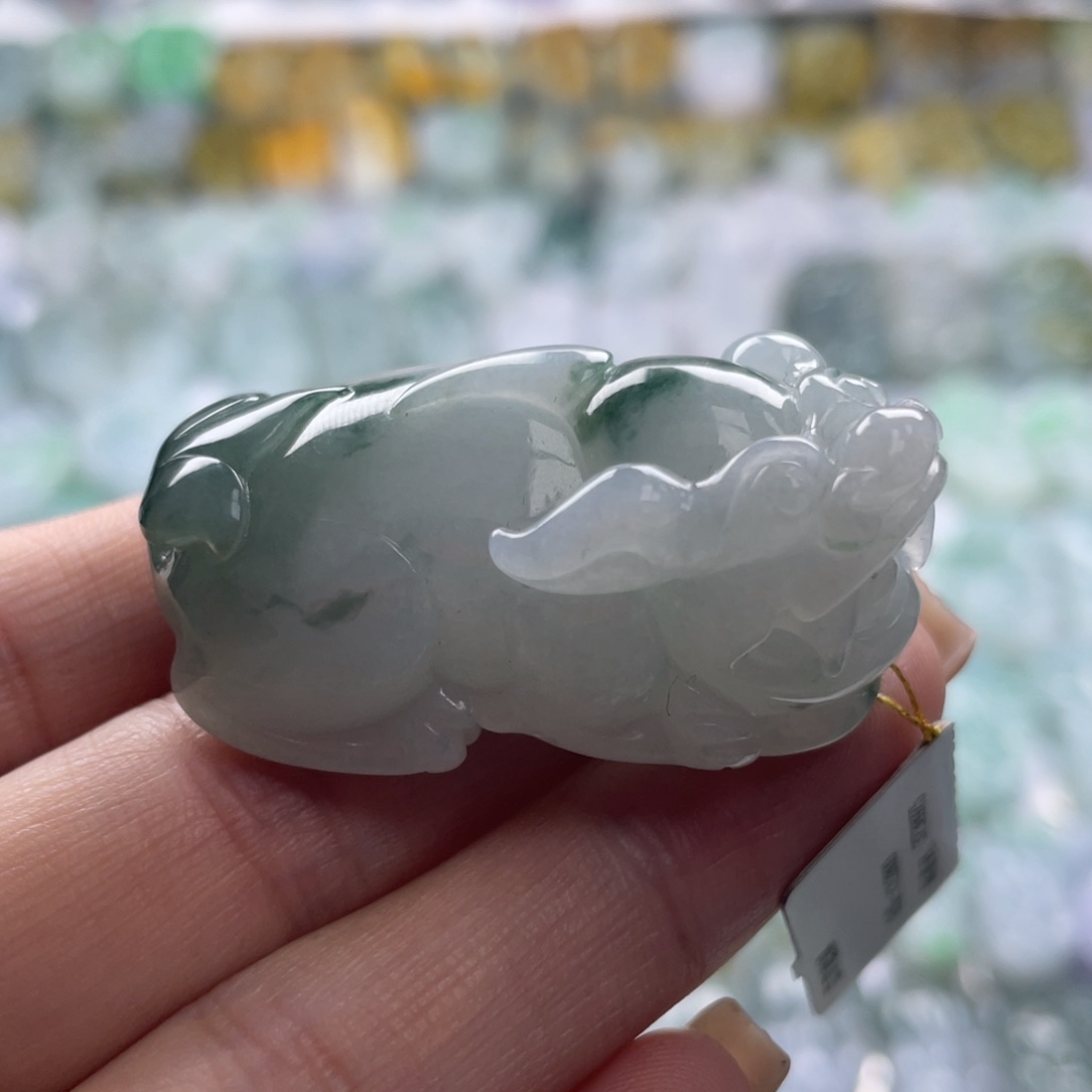 翡翠未镶嵌颈饰貔貅