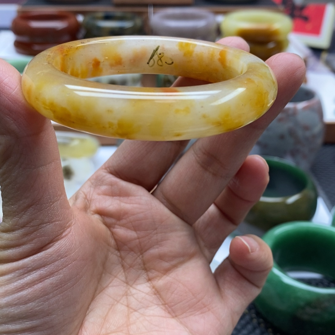 石英质玉手镯未镶嵌露*斯