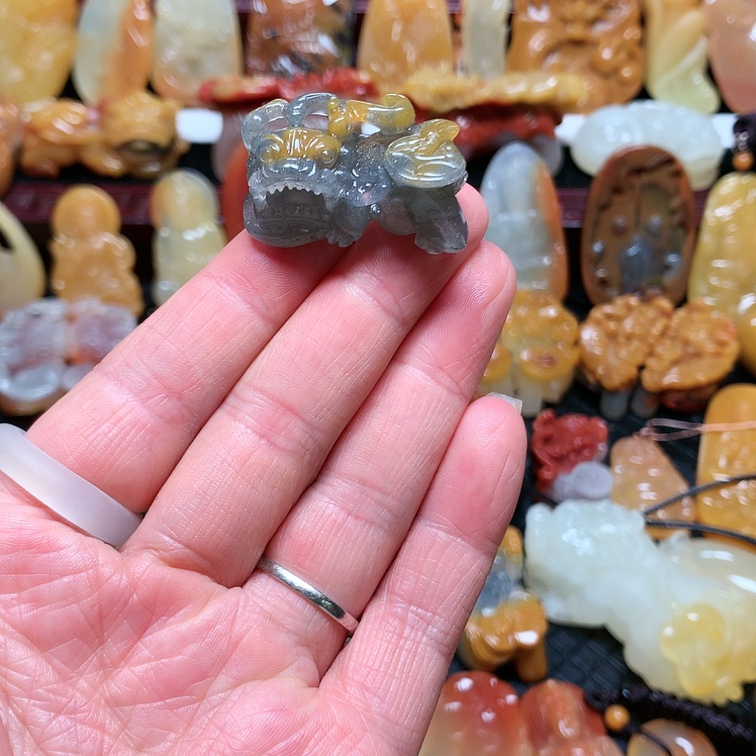 石英质玉（黄龙玉）挂件未镶嵌