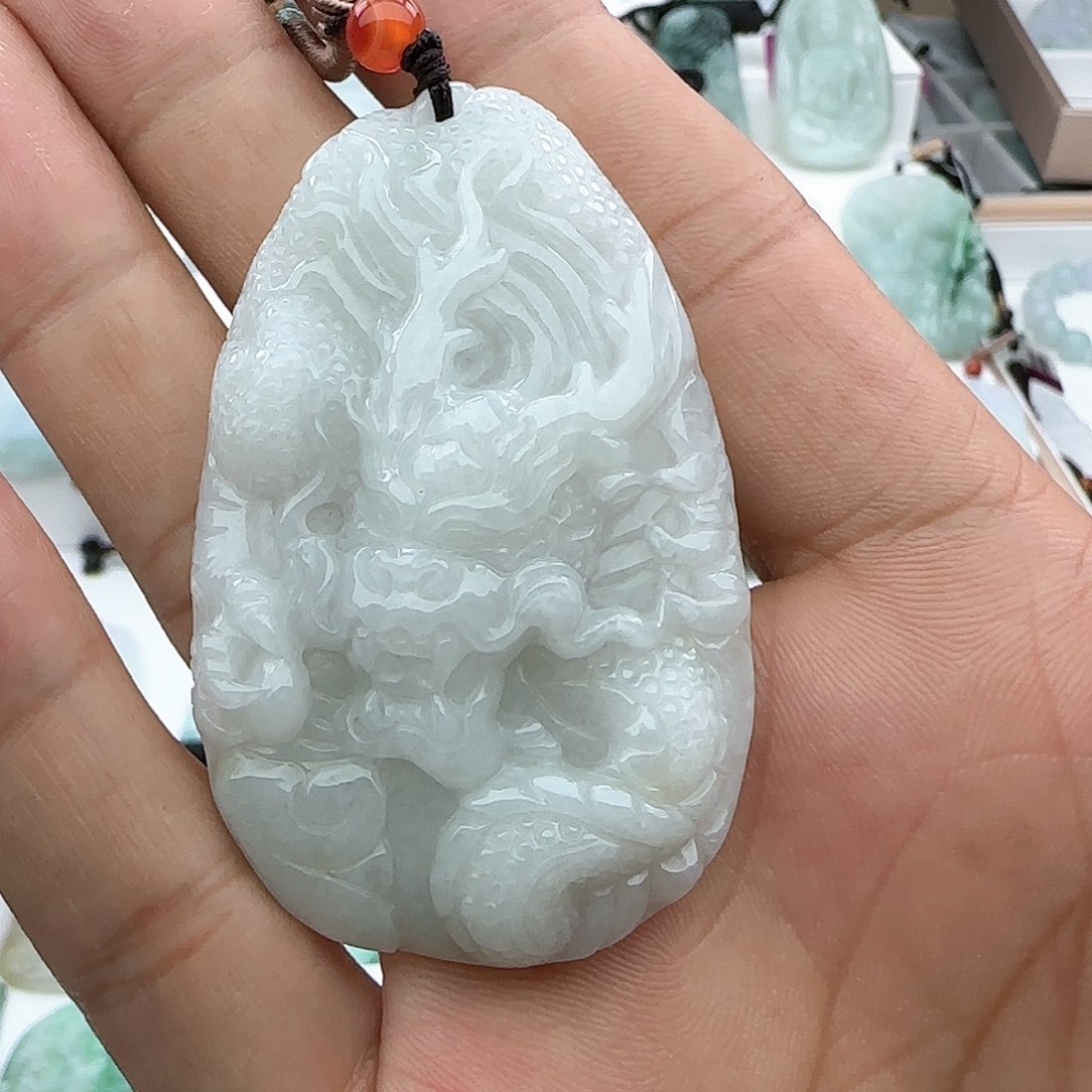 翡翠颈饰未镶嵌觉*翡翠