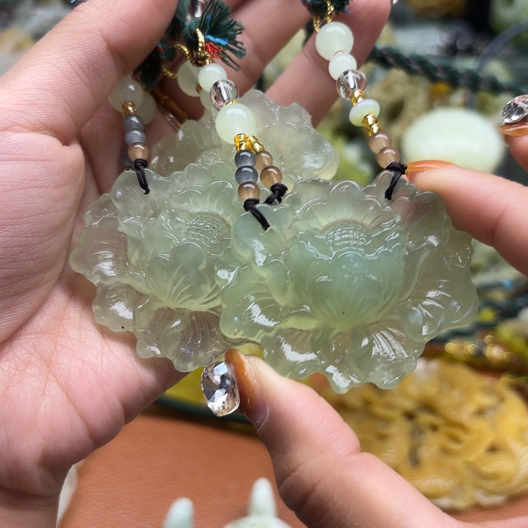 蛇纹石玉未镶嵌吊坠