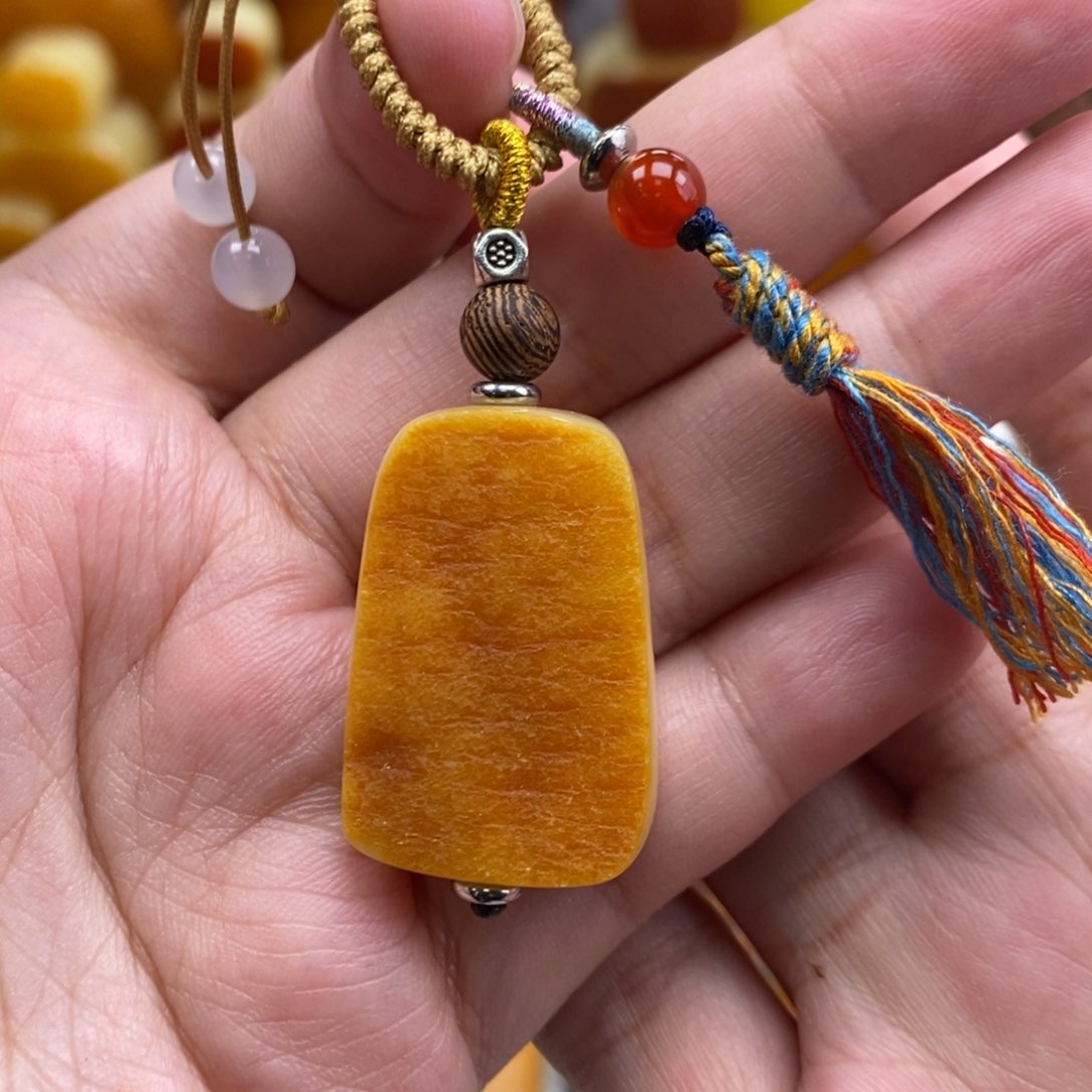 琥珀吊坠(赠链)未镶嵌