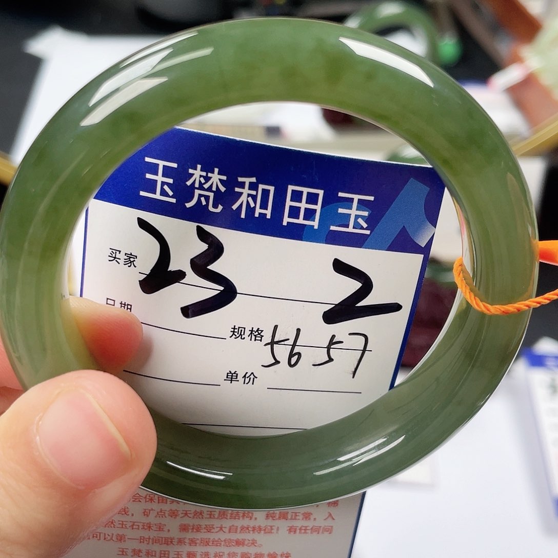 和田玉手镯未镶嵌