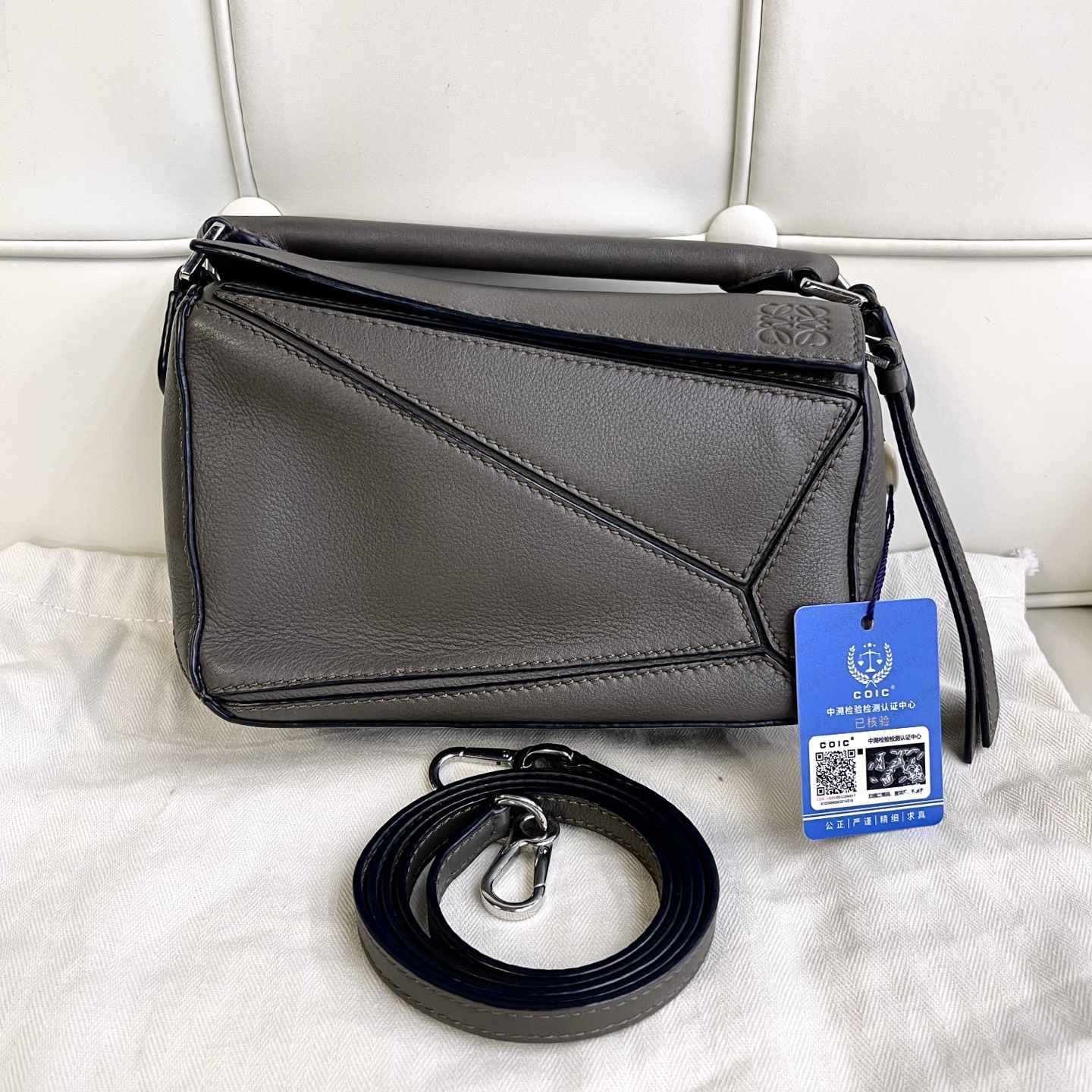 99新 LOEWE/罗意威 119583 罗意威绿色puzzle mini手提斜挎包