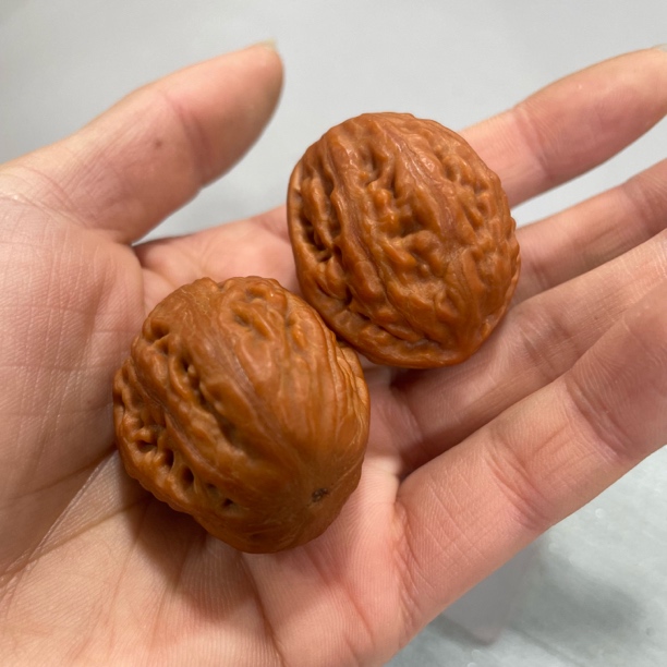 K151【玉化】文玩核桃手把件一对