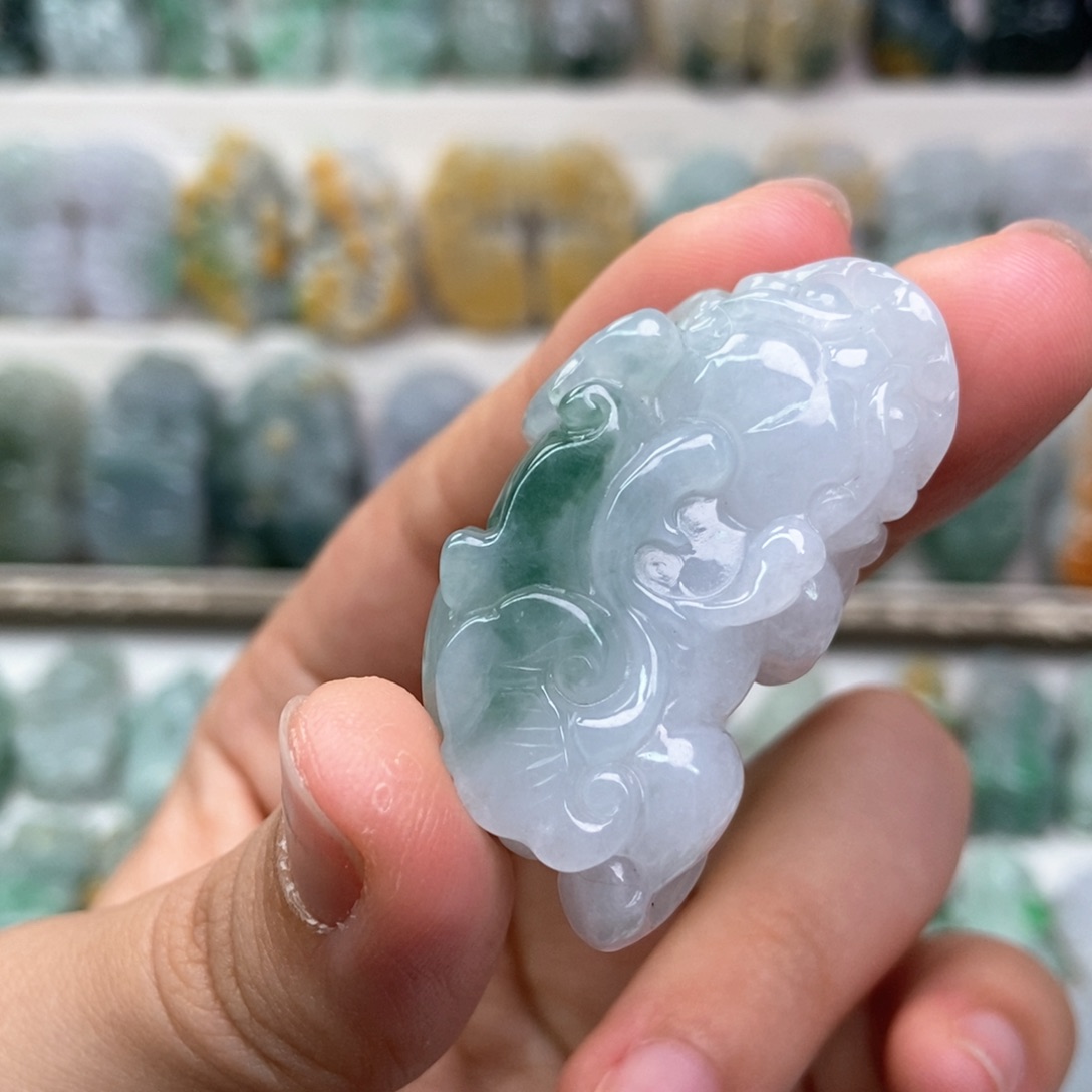 翡翠未镶嵌吊坠(赠链)