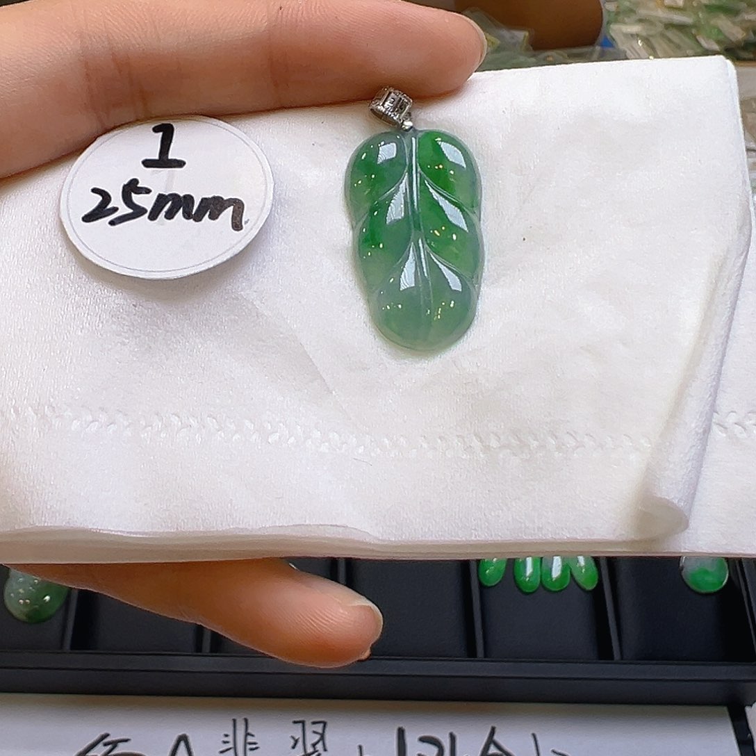 翡翠吊坠(不含链)18K金镶嵌翡翠