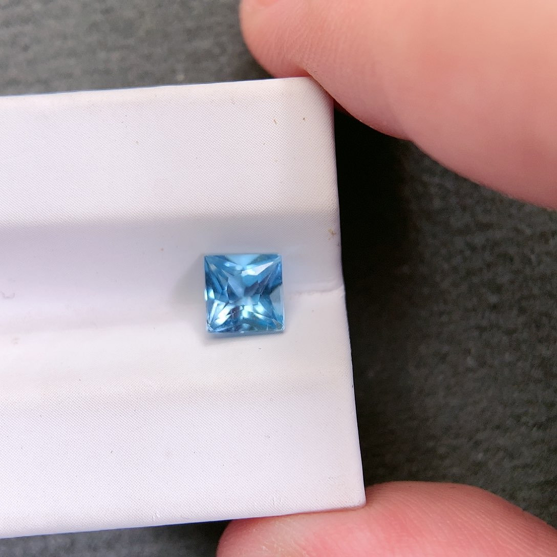 海蓝宝石裸石未镶嵌超级圣玛利亚0.835ct