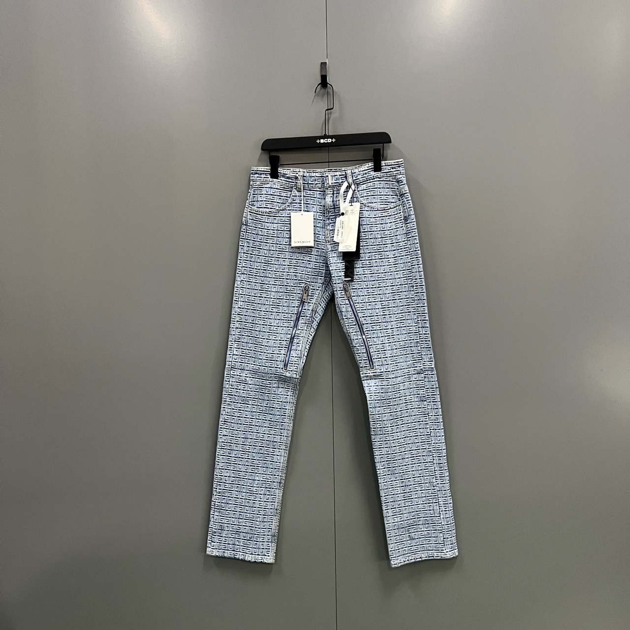 95新 Givenchy/纪梵希 （ll）浅蓝色压纹牛仔裤 30码/全新009389