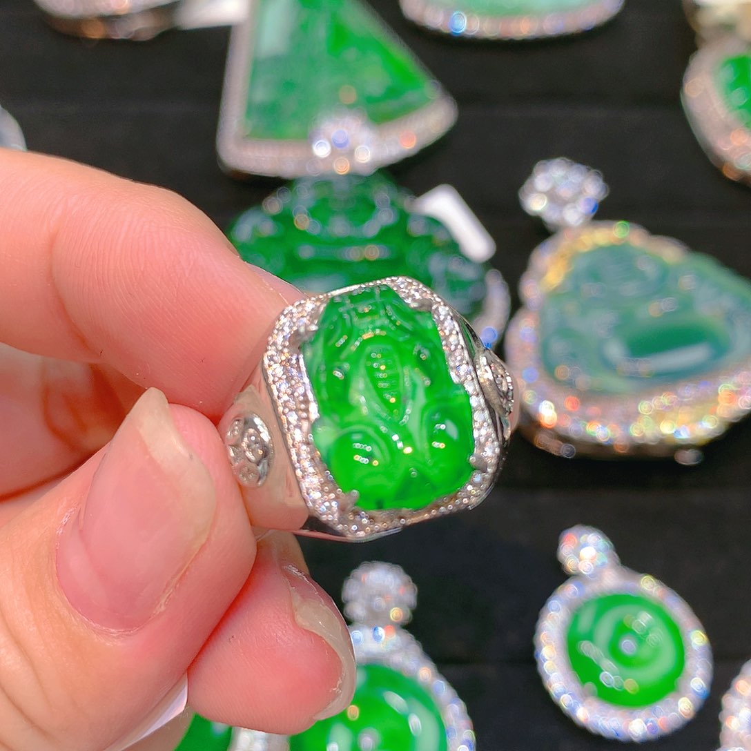 翡翠银S925镶嵌颈饰翡翠