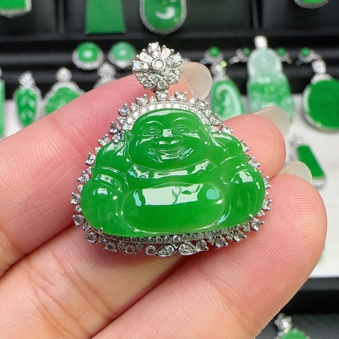 翡翠18K金镶嵌颈饰吊坠