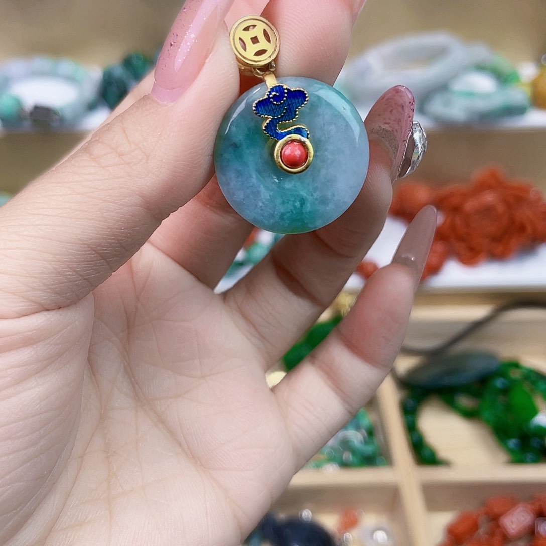 翡翠未镶嵌手链吊坠