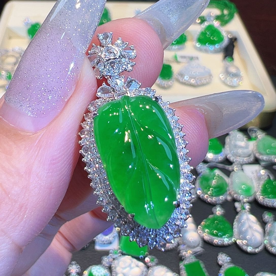 翡翠吊坠(不含链)18K金镶嵌翡翠