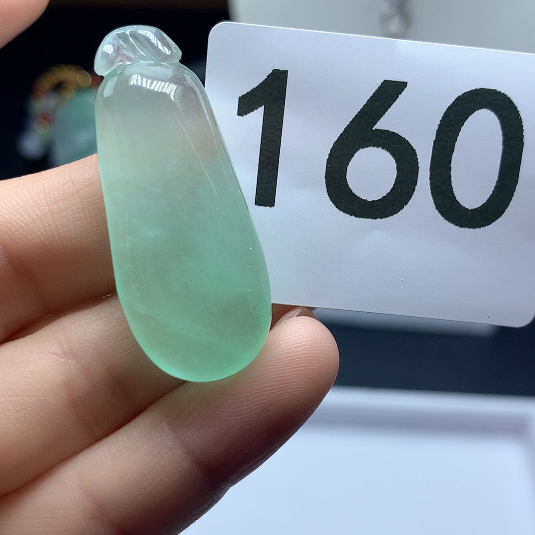 翡翠吊坠(赠链)未镶嵌