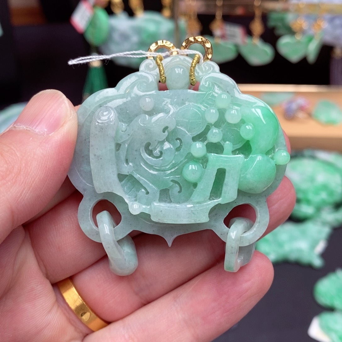 翡翠未镶嵌颈饰翡翠吊坠