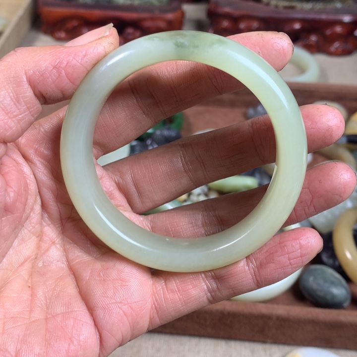 月***宫和田玉（糖玉）未镶嵌手镯