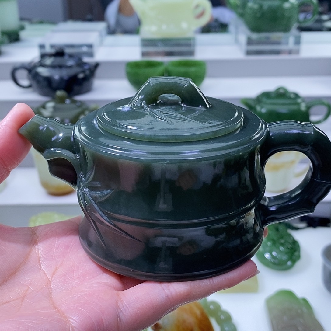 杨***间和田玉未镶嵌挂件茶壶