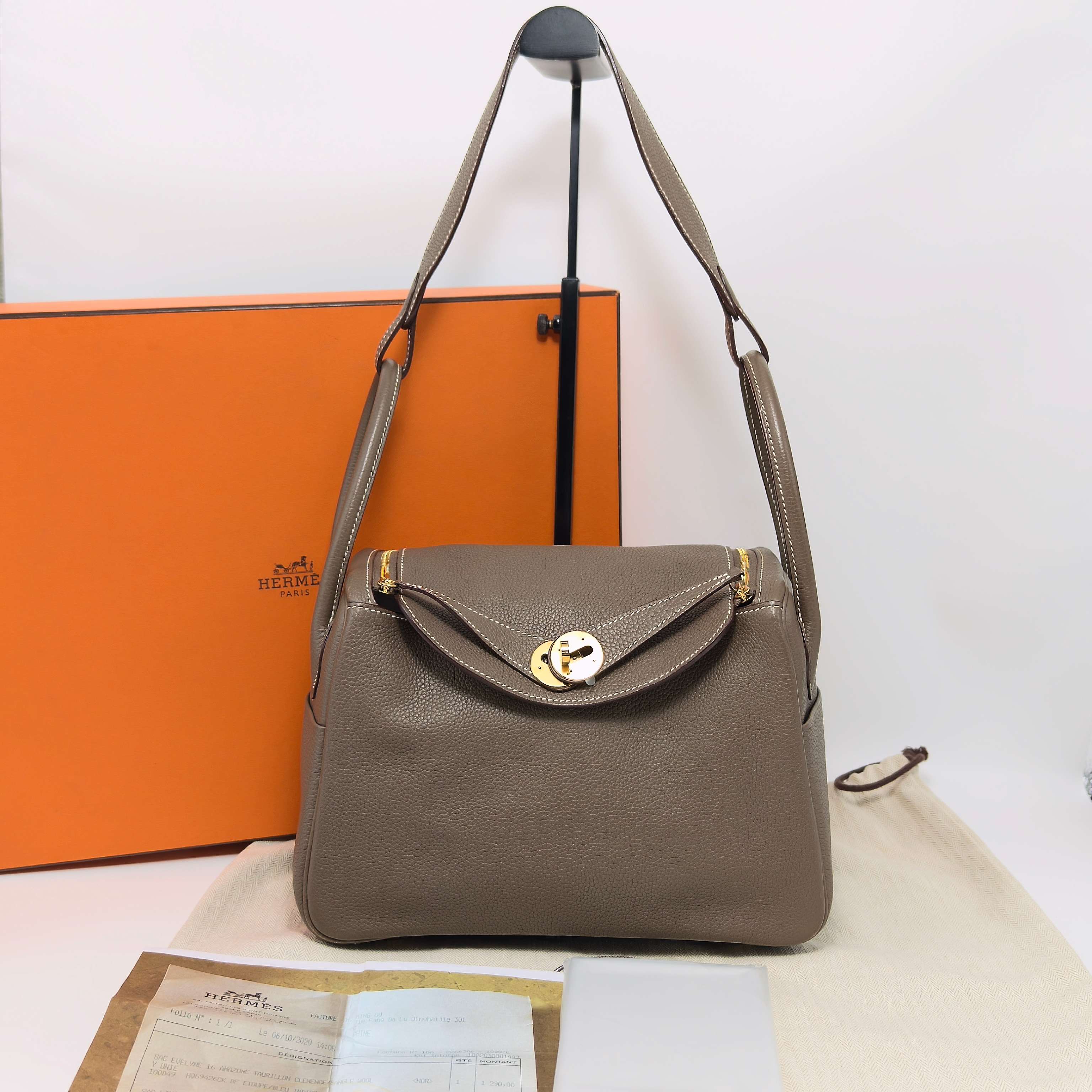 99新 Hermes/爱马仕 大象灰金扣Lindy26单肩手提包 93626