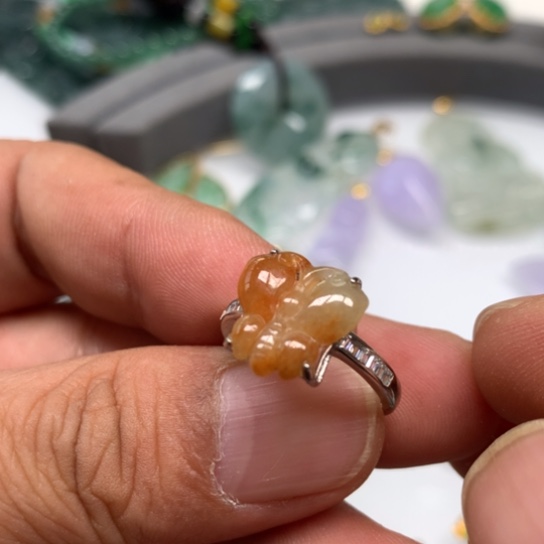 翡翠颈饰未镶嵌翡翠