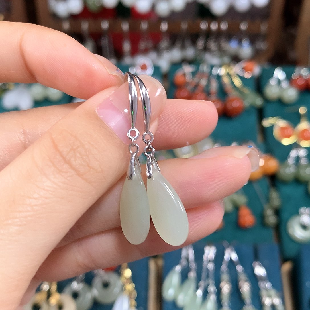 和田玉耳饰银S925镶嵌18*8水滴