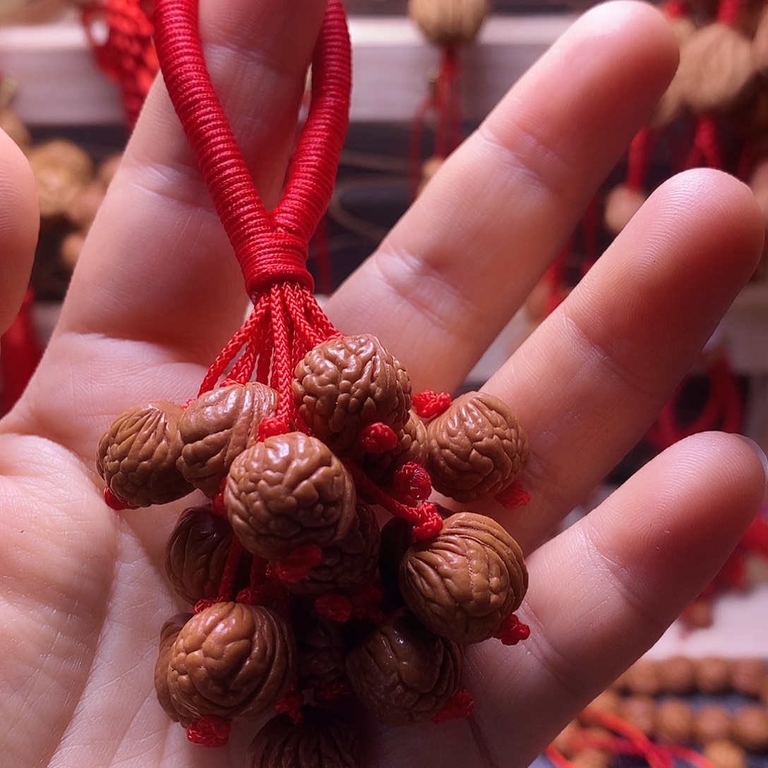 木质类龙纹桃枭挂件