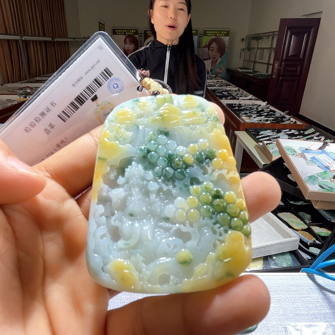 翡翠未镶嵌颈饰一