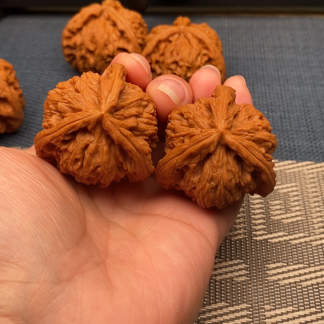 昊***然文玩核桃吊坠三棱