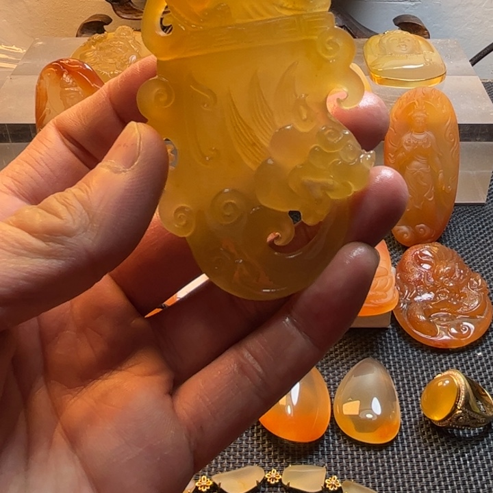 石英质玉颈饰未镶嵌俞*山