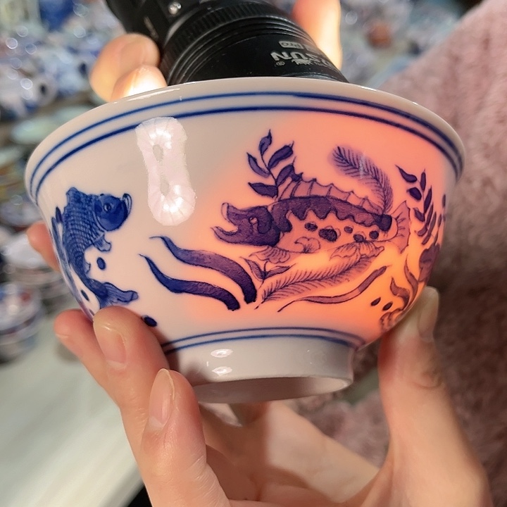 瓷片//////直径12.5厘米。红。