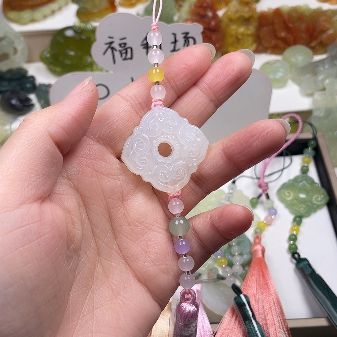 会***鱼蛇纹石玉未镶嵌颈饰