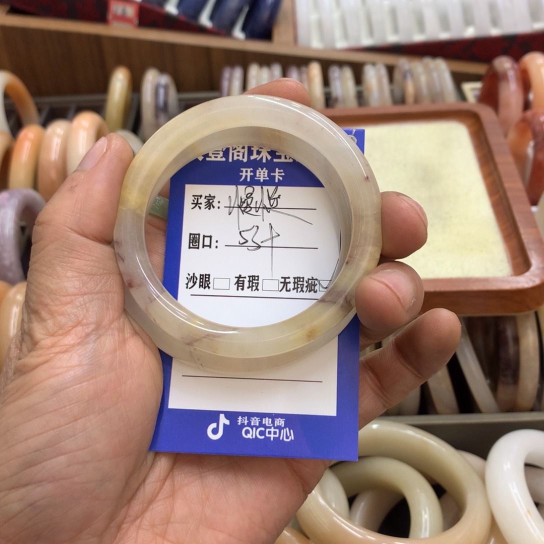 石英质玉手镯未镶嵌