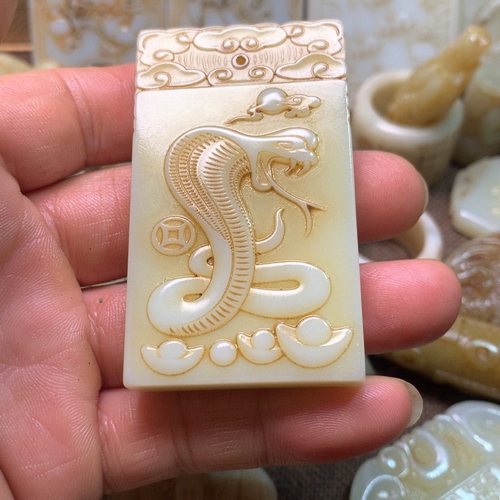 和田玉挂件未镶嵌?****?