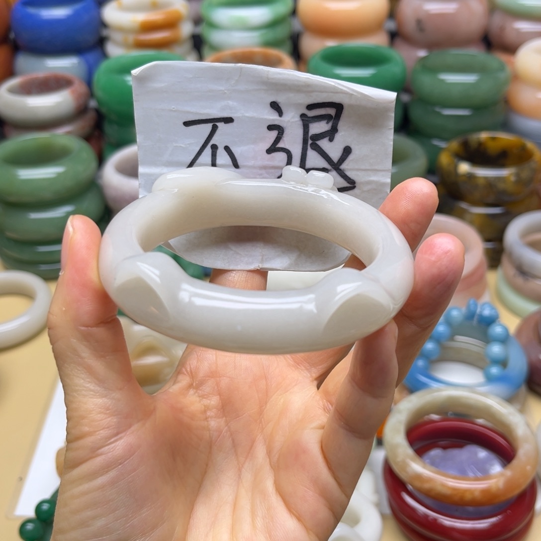 石英质玉未镶嵌手镯