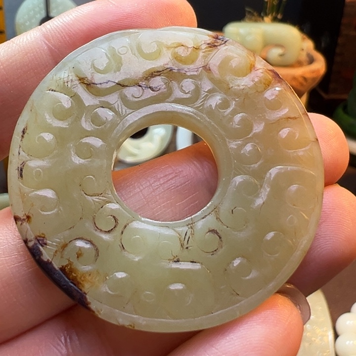 和田玉颈饰未镶嵌小**?