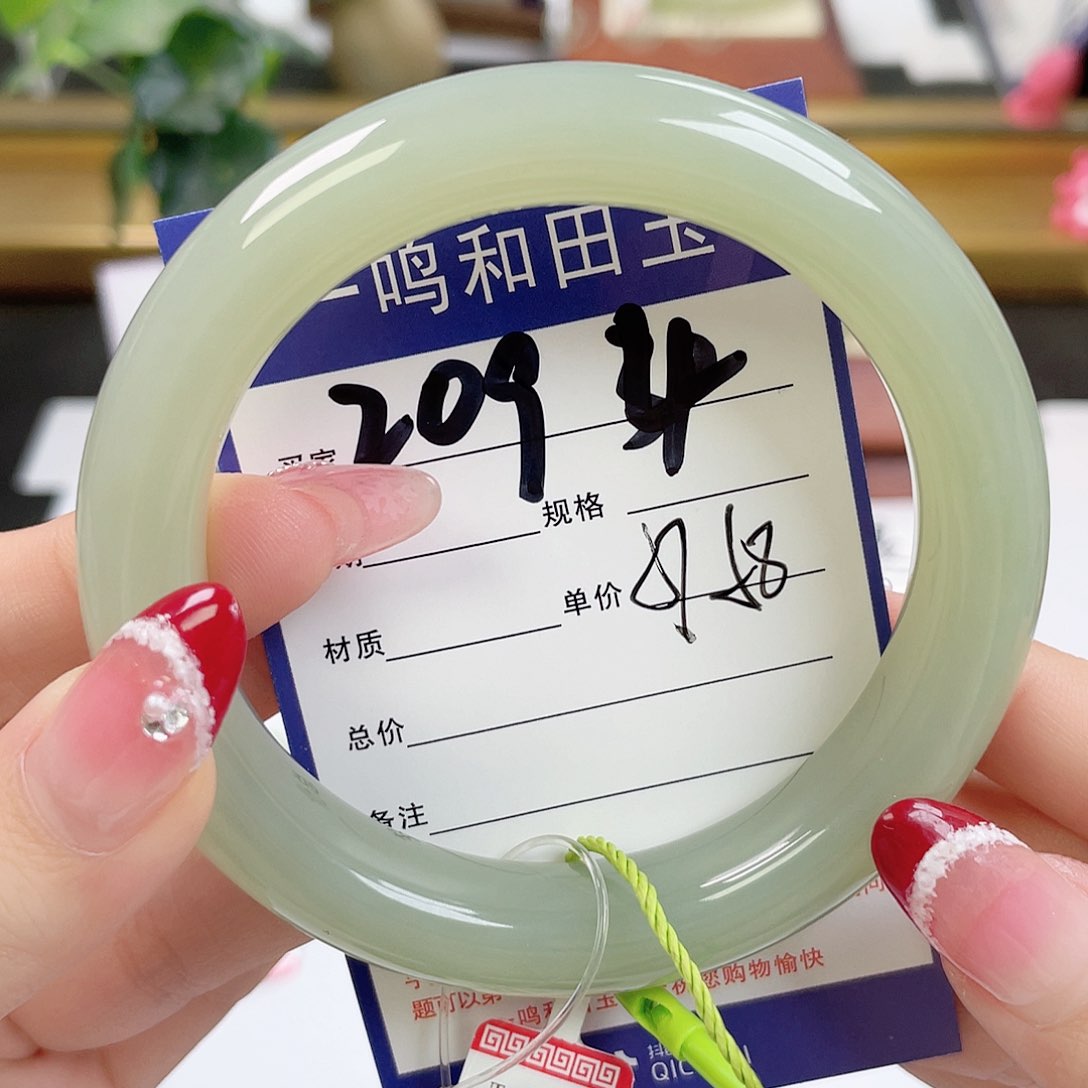 和田玉手镯未镶嵌