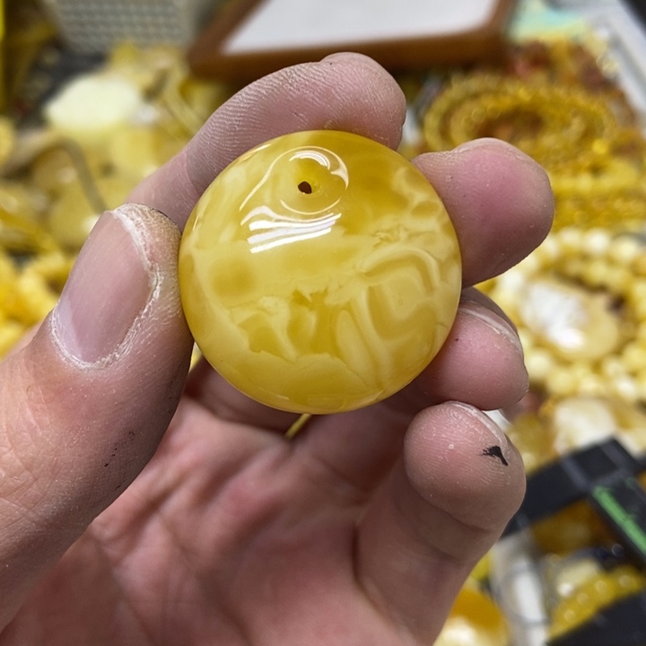 蜜蜡未镶嵌裸石吊坠