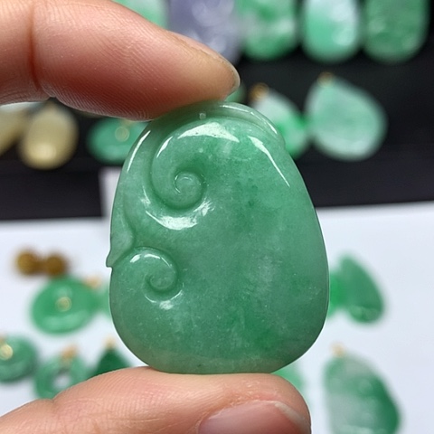 翡翠吊坠(不含链)18K金镶嵌