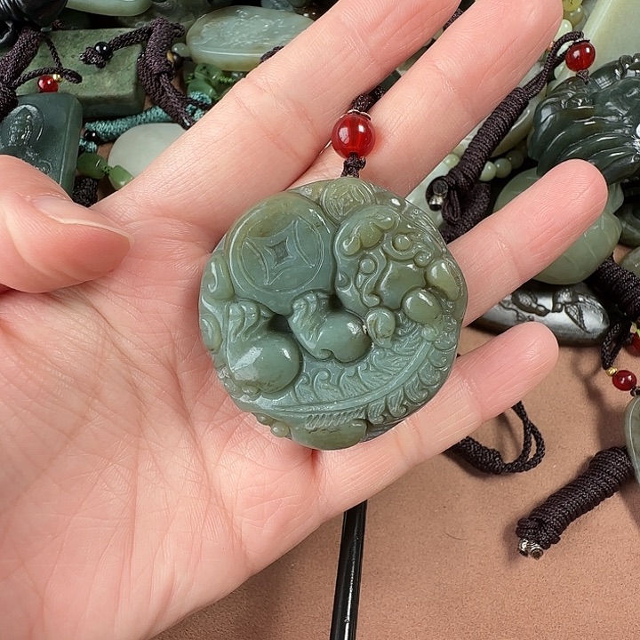 和田玉颈饰未镶嵌